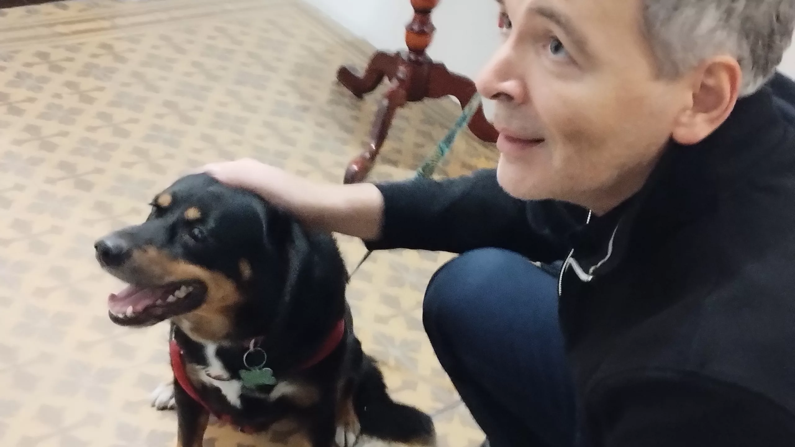 Krzysztof Łapiński i pies Platon