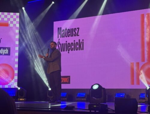 Mateusz Święcicki na scenie